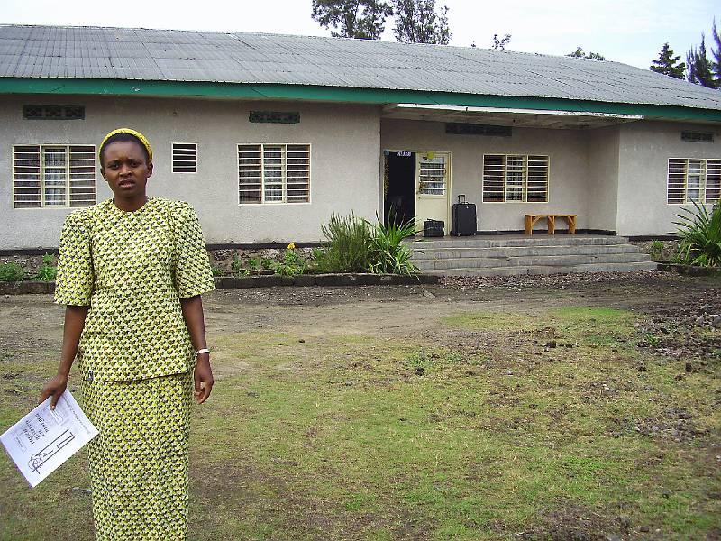 0014 Huis Katindo Goma met Zr. Christine.JPG